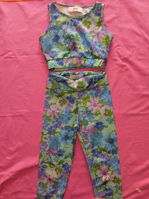 Alice Kids' Athletic Set with Floral Crop Top and Leggings like new
