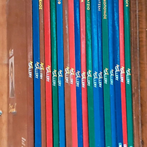 Art Gallery 18 volumes like new, arts