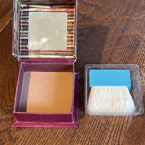 Mat Bronzer Benefit Hoola for face 8 grams unused