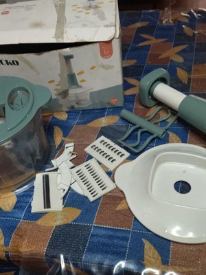 Vicko Manual Food Processor Like New with Accessories