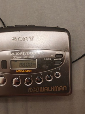 Sony Walkman WM-FX475 vintage radio cassette player