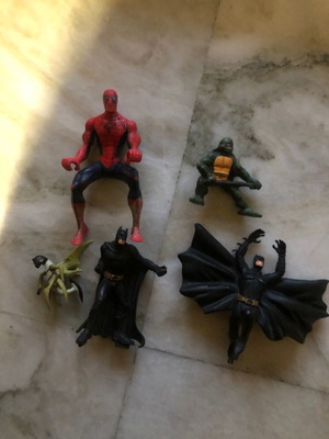 Plastic figures of various heroes used, set of 5