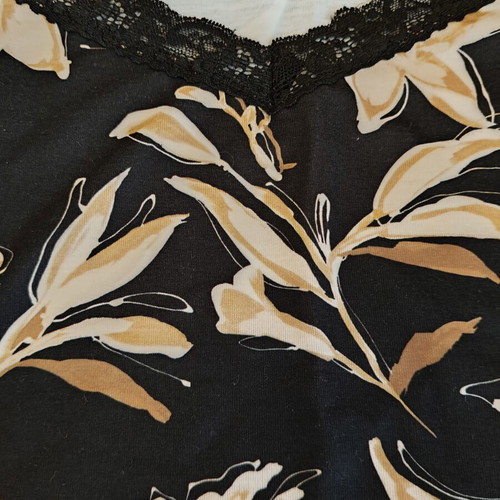 Floral women's pajama set with shorts, size L