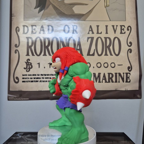 Knuckles x Hulk Collectible Figure like new