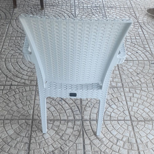 Astra garden chairs set of 8 like new, white rattan style