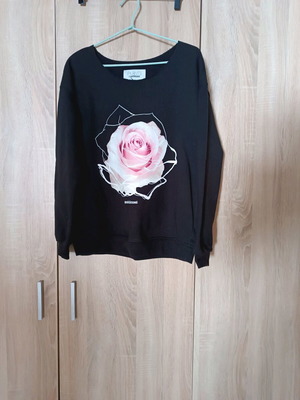 Black sweatshirt Paprocki and Brzozowski with rose like new