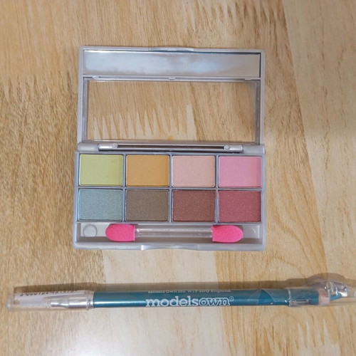 Eyeshadow palette and eye pencil set new, pack of 8 colors