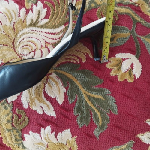 Black and white pumps size 39.5 used, high quality leather