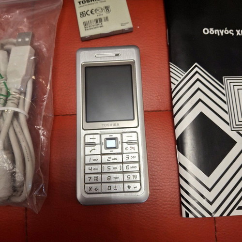 TOSHIBA TS608 used with box, manual, handsfree and USB cable
