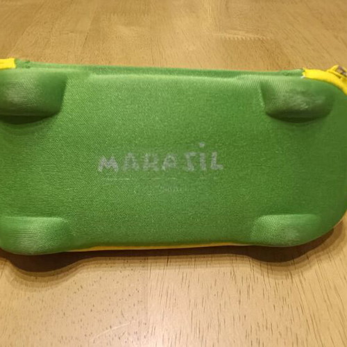 Marasil kids sunglasses like new, green with case
