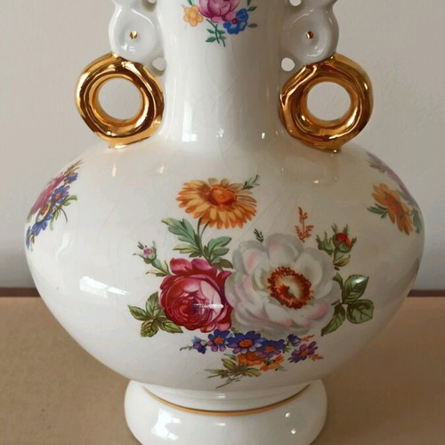 Mulder & Zoon B.V. vase used, porcelain with gold details