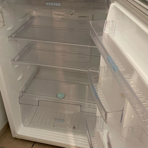 Kelvinator refrigerator model KNT13RTEW like new, white, air flow purifier
