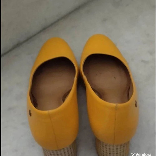 Maciejka yellow leather pumps like new size 41 with block heel