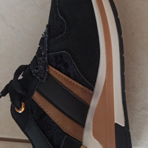 Jomix Shoes women's sneakers new, black and gold