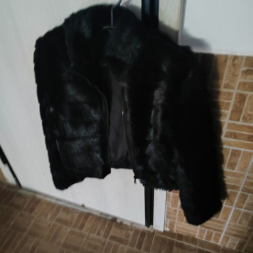 Short women's jacket with synthetic fur and zipper, size Large