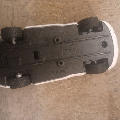 Maisto Dodge 1998 metal toy car used with broken rear window