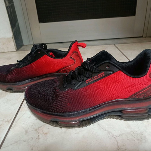Athletic shoes like new, size 40, red