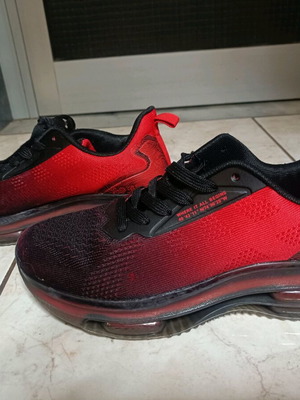 Athletic shoes like new, size 40, red