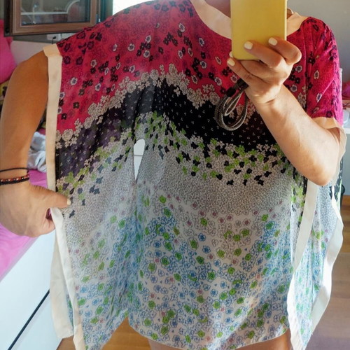 Beach tunic S/M with floral print, cut-out waist and wide sleeves like new