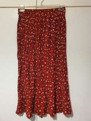 Pleated floral skirt maxi red like new with elastic waist size M