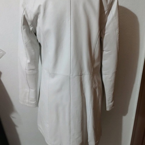 White leather coat like new with lining