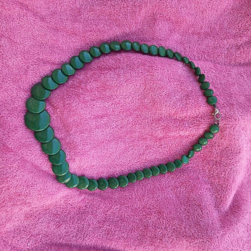 Green necklace like new, bijou