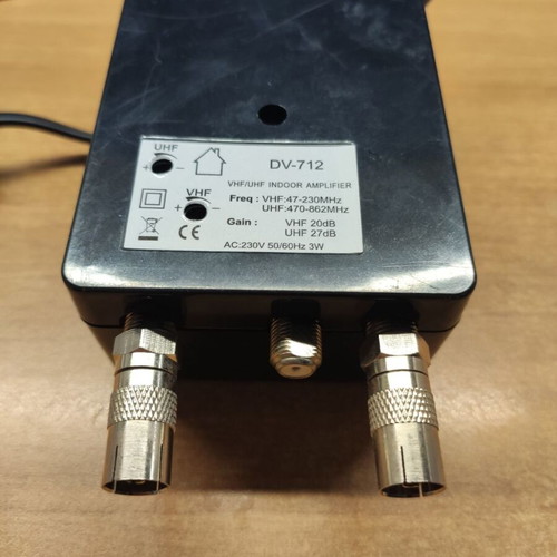 DiGiVIEW DV-712 TV antenna line amplifier, like new, 27dB, 2 outputs