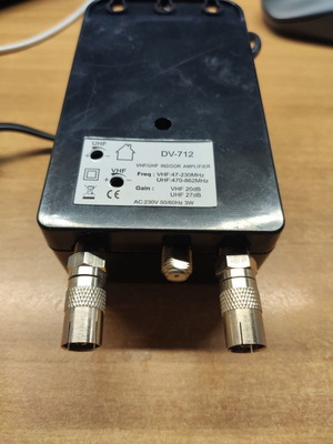 DiGiVIEW DV-712 TV antenna line amplifier, like new, 27dB, 2 outputs