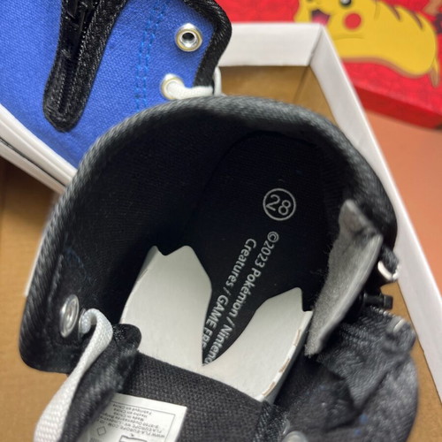 Pokemon kids canvas shoes with Pikachu new, size 28, blue