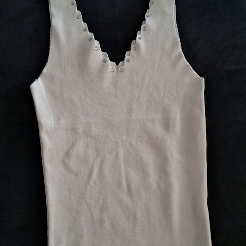 White blouse with rhinestones new, size S-M