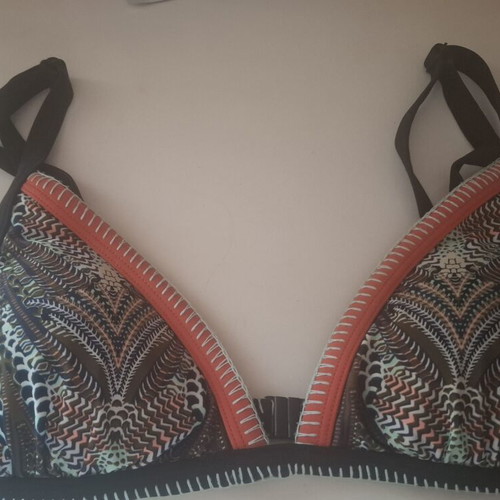 Women's Secret Bikini Top Med, like new, multicolor