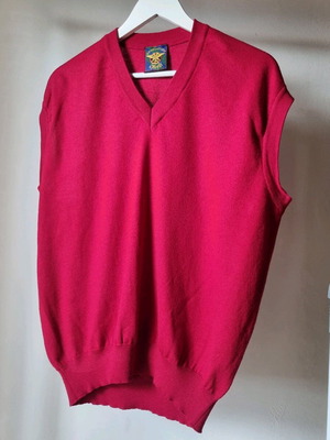 Wool Vest like new, red, size M/L, made in Italy
