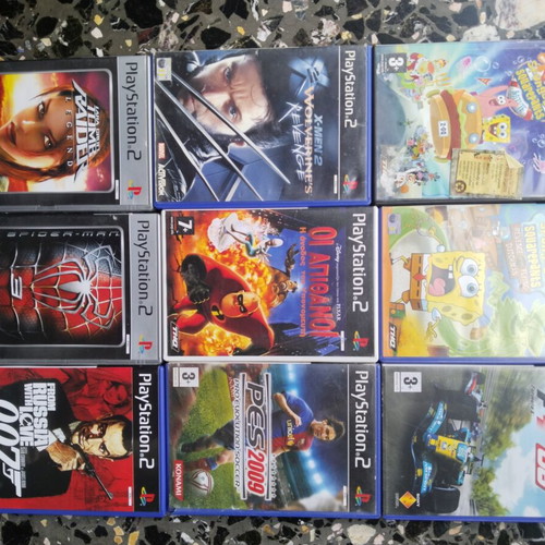PlayStation 2 cases like new, without CDs, with covers