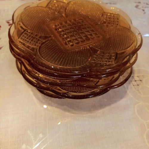 Dessert Serving Set 7 Pieces vintage beige glass scalloped edge