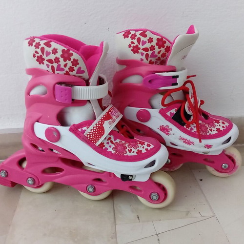 Amila Kids Roller Skates size 31-34 like new