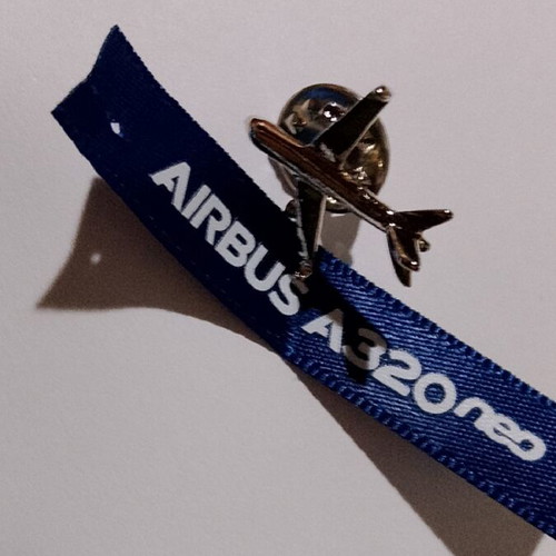 Airbus A320neo Collectible Pin Official Aviation Souvenir new
