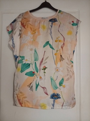 Zara Satin and Cotton Floral Blouse like new, size S-M