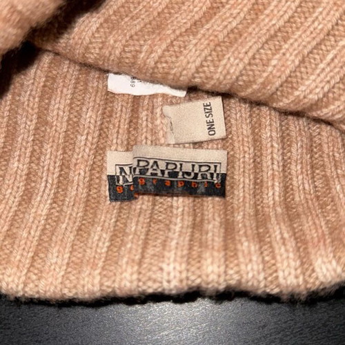 Napapijri beige hat like new