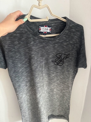 Sik Silk men's t-shirt small in excellent condition