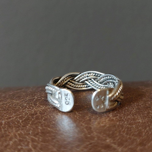 Silver 925 adjustable ring like new