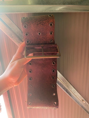 Leather belt like new, size small