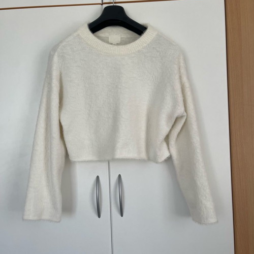 H&M fuzzy crop top new, white, size M