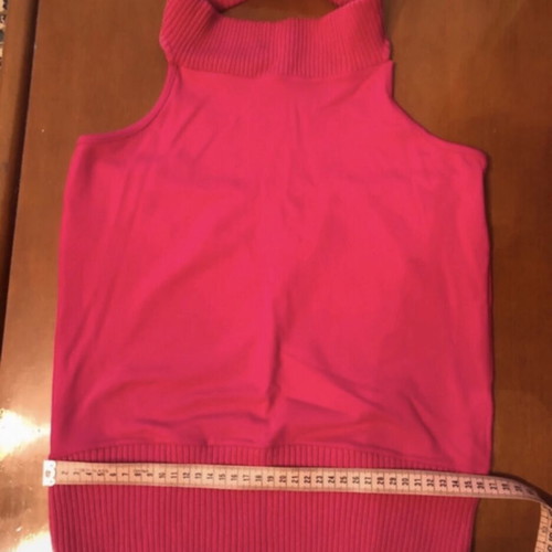 Halterneck top like new, fuchsia knit with open back