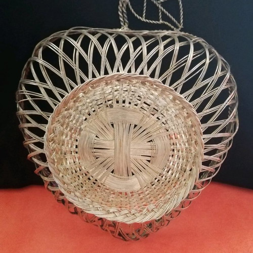 Silver-plated basket like new, woven metal mesh in silver color