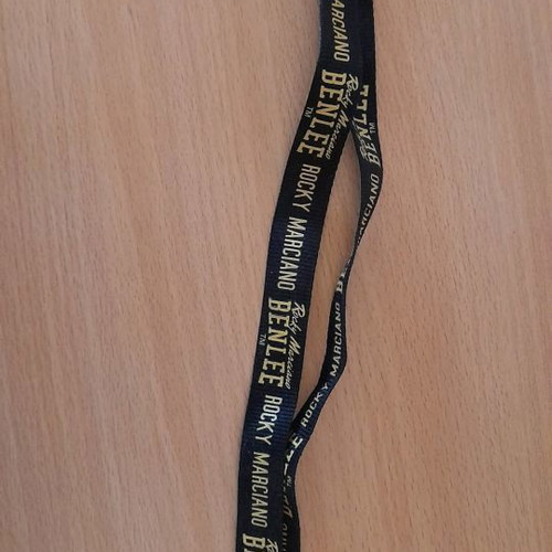 Benlee keychain like new, black and yellow