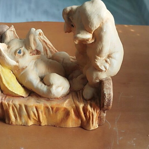 Humorous table decor like new with piglets