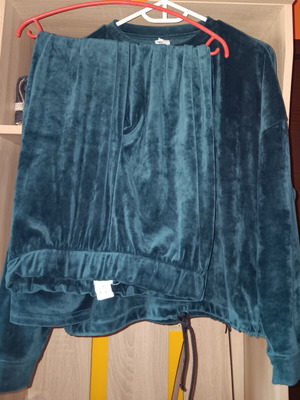 Velour sleepwear set small-medium like new, cypress color