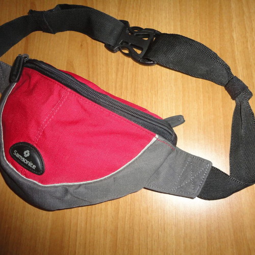 Samsonite crossbody bag like new, red