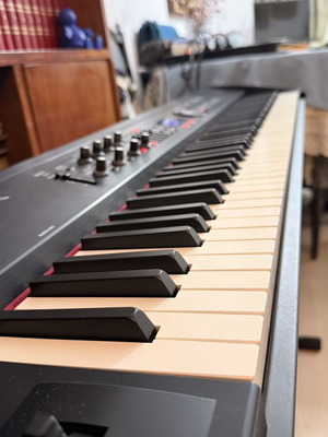 Roland RD-700GX Stage Piano like new with Gator case