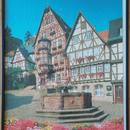 Framed puzzle like new, dimensions 0.53x0.73 m